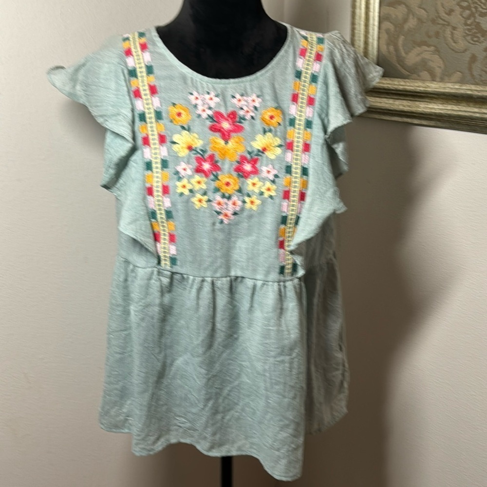 Boho floral embroidered ruffle detailing sleeveless Sage green top blouse Sz M
